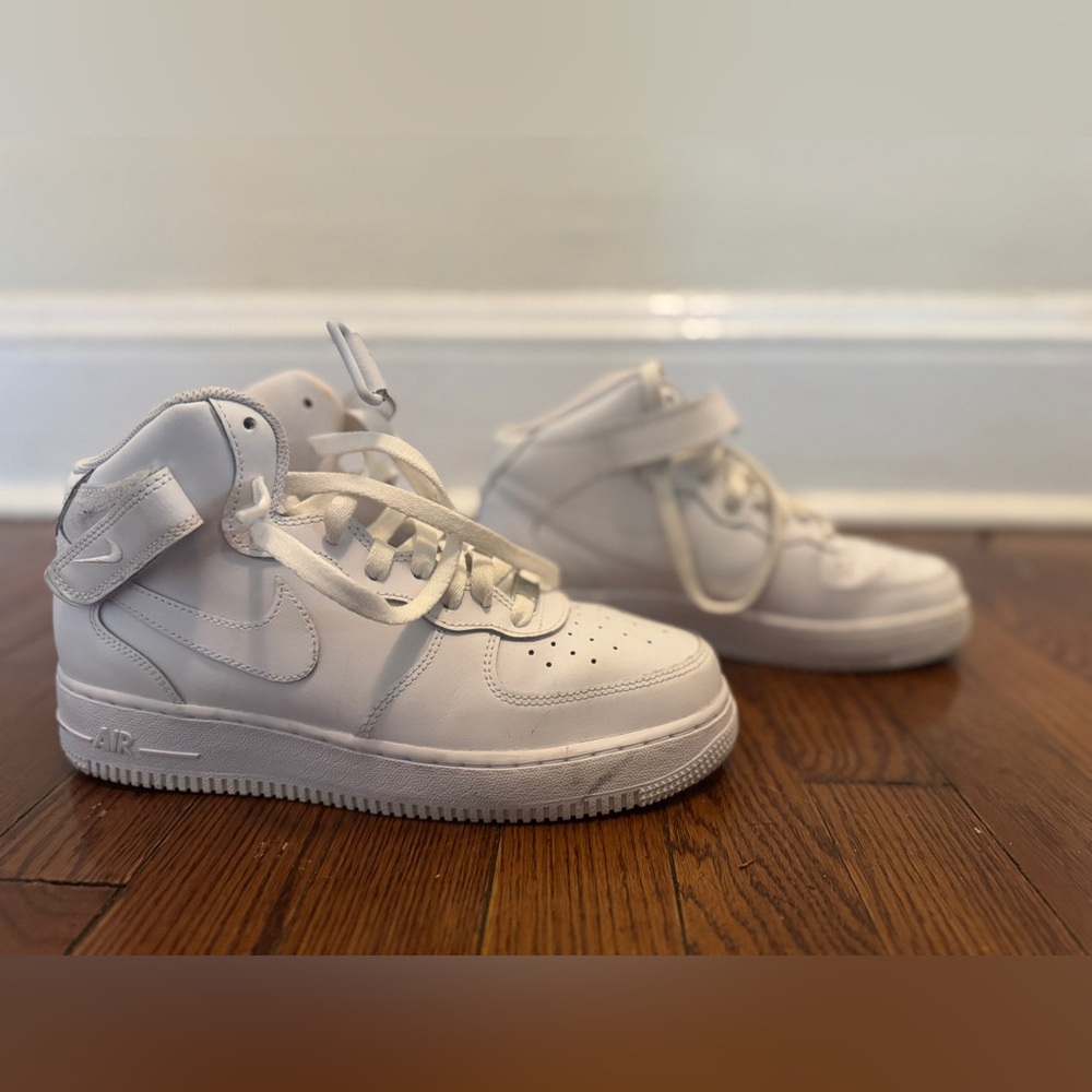 Nike Air Force One Youth Mid Top Triple white Shoes Size 7 Like New!